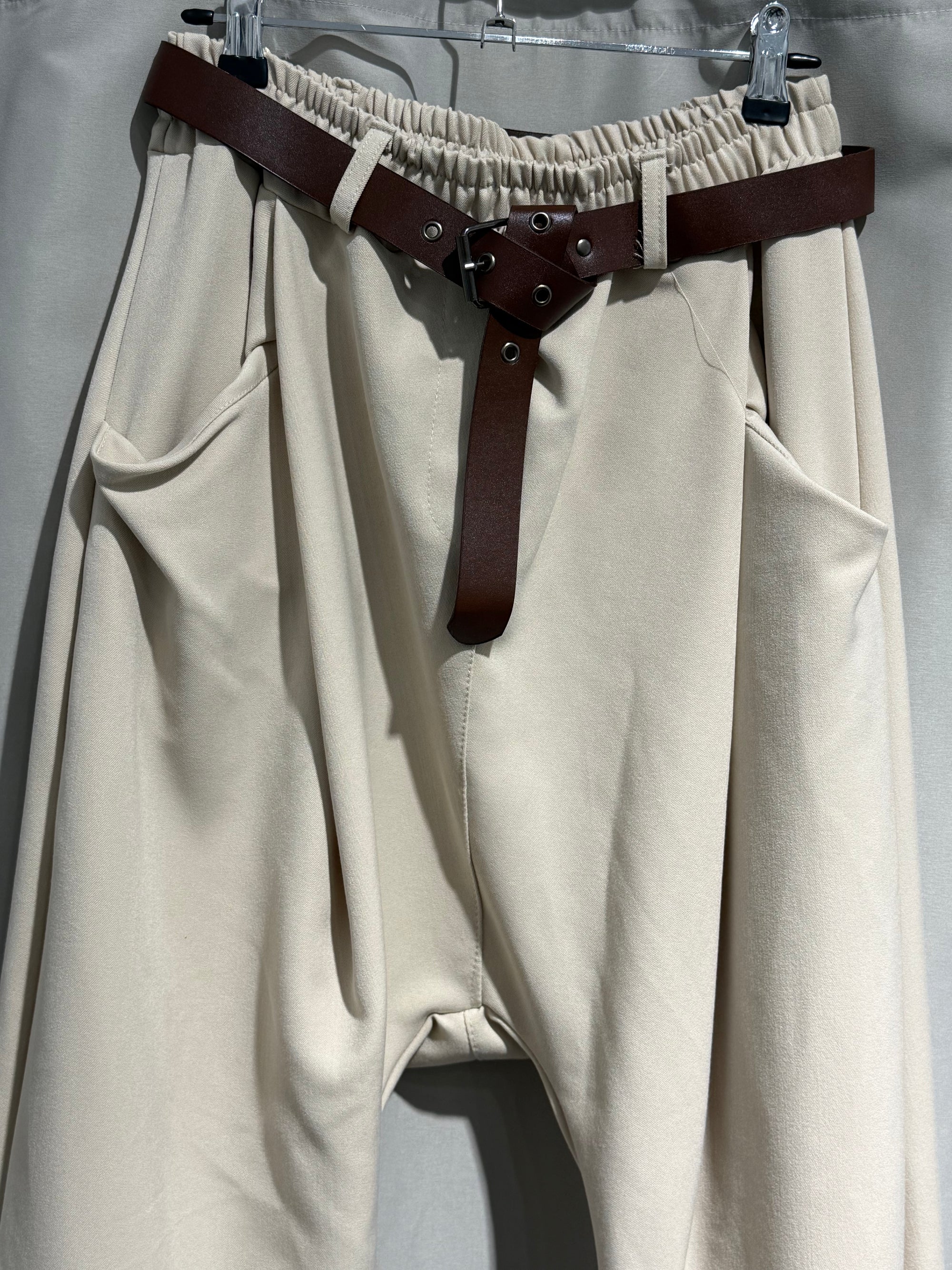 Hose bequemer Schnitt beige