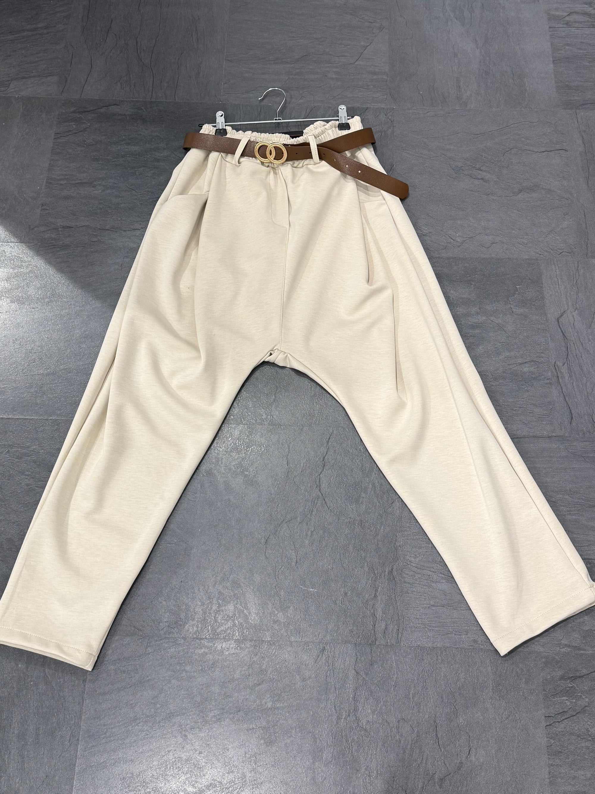 Hose bequemer Schnitt beige