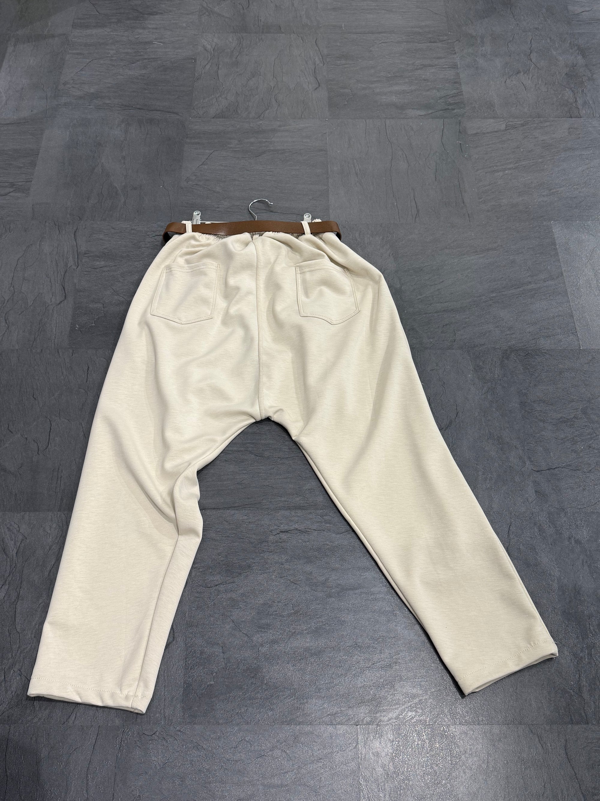 Hose bequemer Schnitt beige