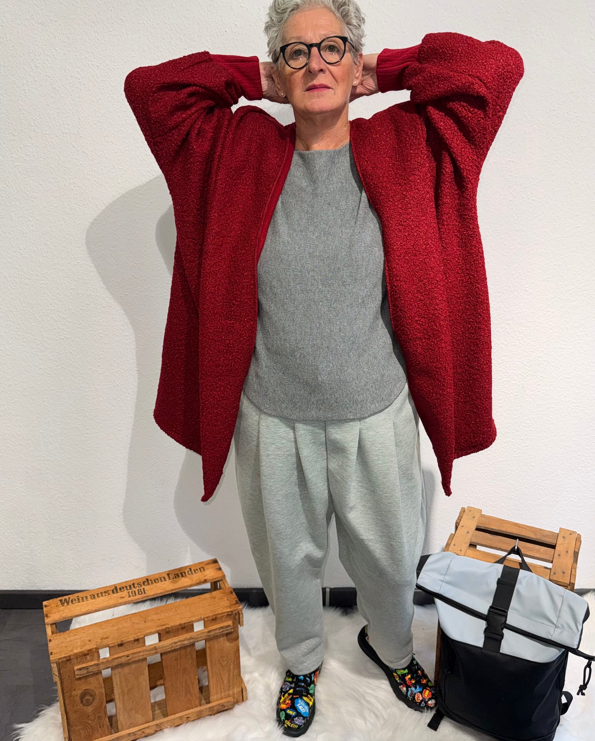 Abo Jacke Onesize rot mit kleiner Kapuze